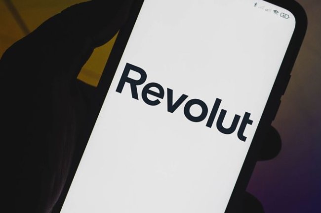Revolut Suspends Trading in AMC Entertainment Stock